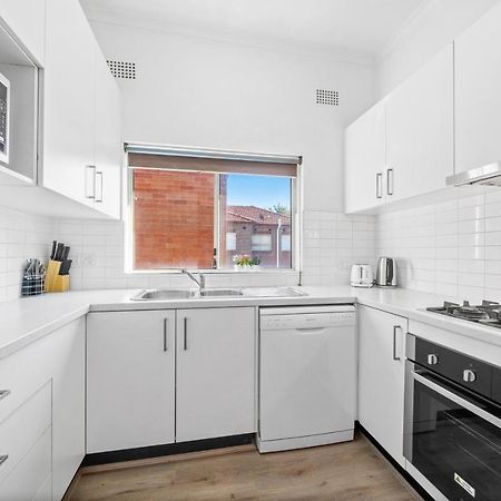 Burwood Newly Renovated 2 Bedroom Apartment Sydney Zewnętrze zdjęcie